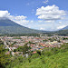 Antigua con a sinistra il Volcan de Agua e a destra il Volcan de Fuego e Acatenango