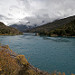 Il forte colore azzurro del Rio Baker che entra nel lago General Carrera