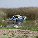 Barche a motore all'ormeggio sul lago Titicaca minore