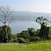 La vista del lago de Arenal al mattino presto