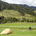 Monto la tenda vicino alle palme di Cocora